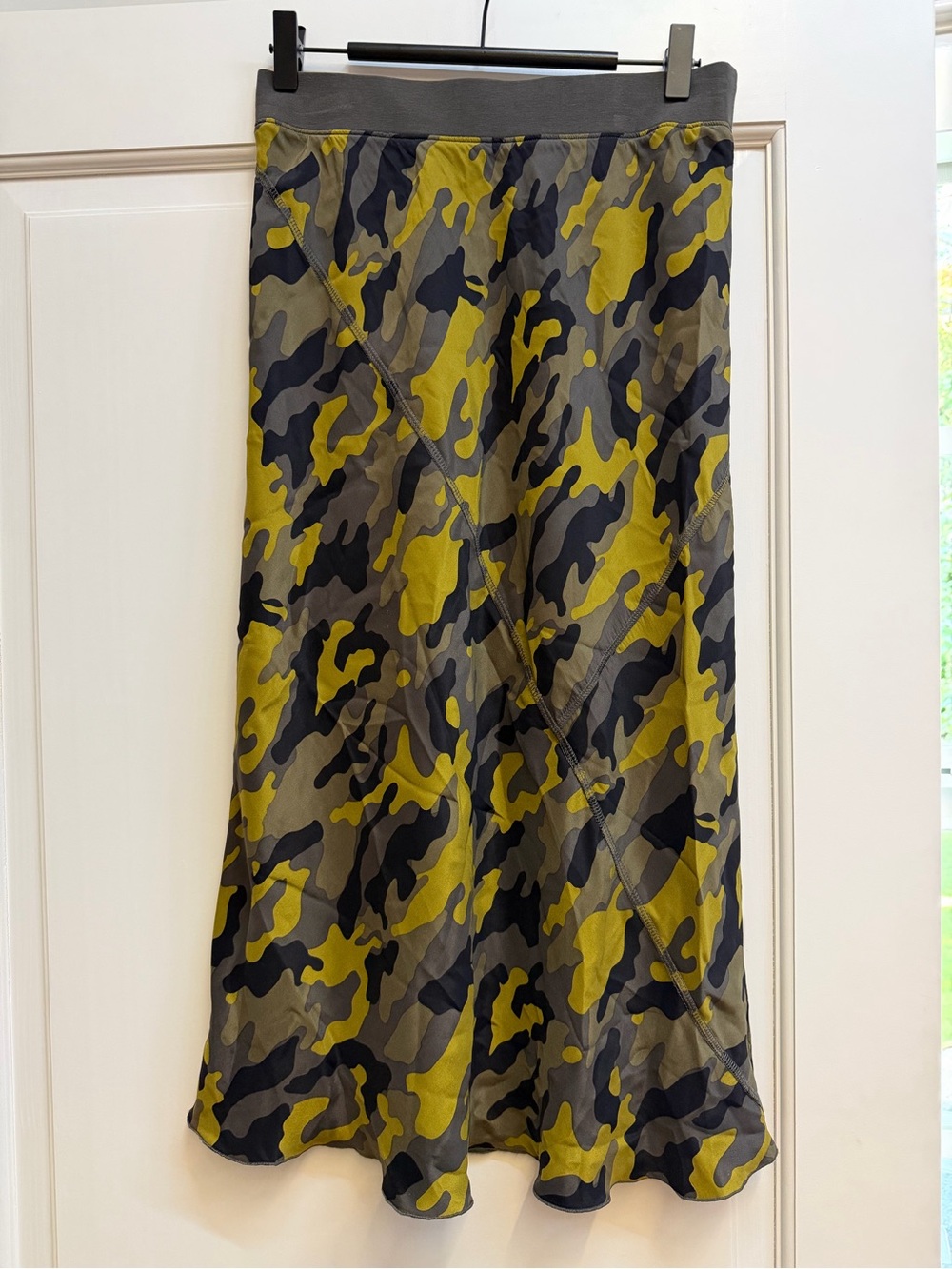 ATM Anthony Thomas Melillo Olive, Black & Gray Camo Midi Skirt 100% Silk
